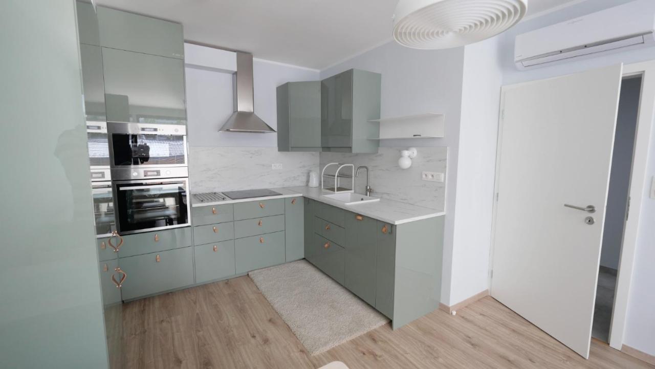 Air-Conditioned, 2 Room Apartment With Terrace Bratislava Exterior photo