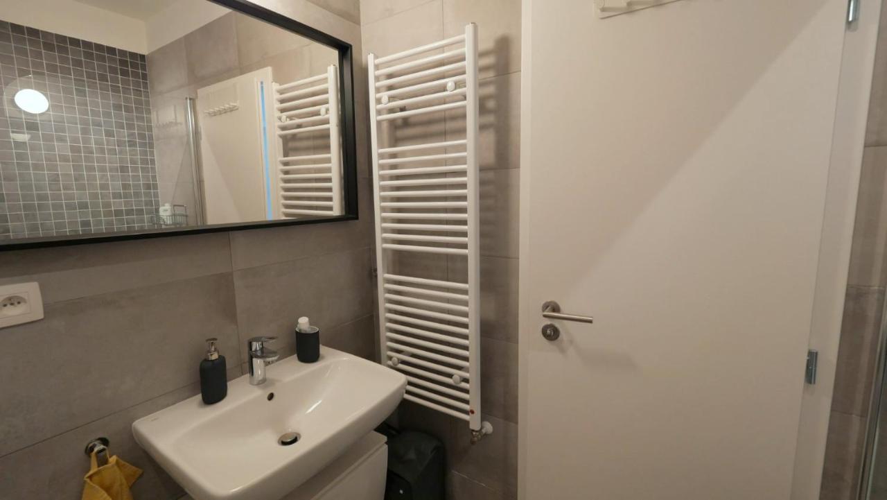 Air-Conditioned, 2 Room Apartment With Terrace Bratislava Exterior photo