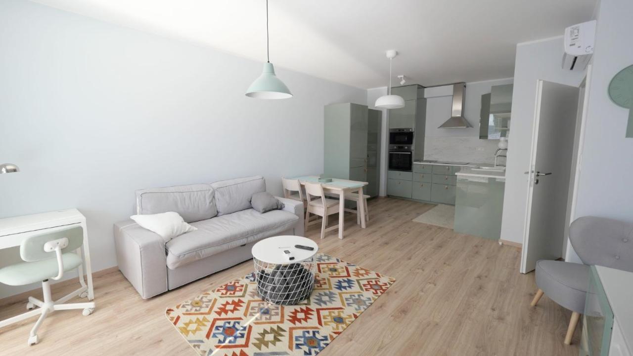 Air-Conditioned, 2 Room Apartment With Terrace Bratislava Exterior photo