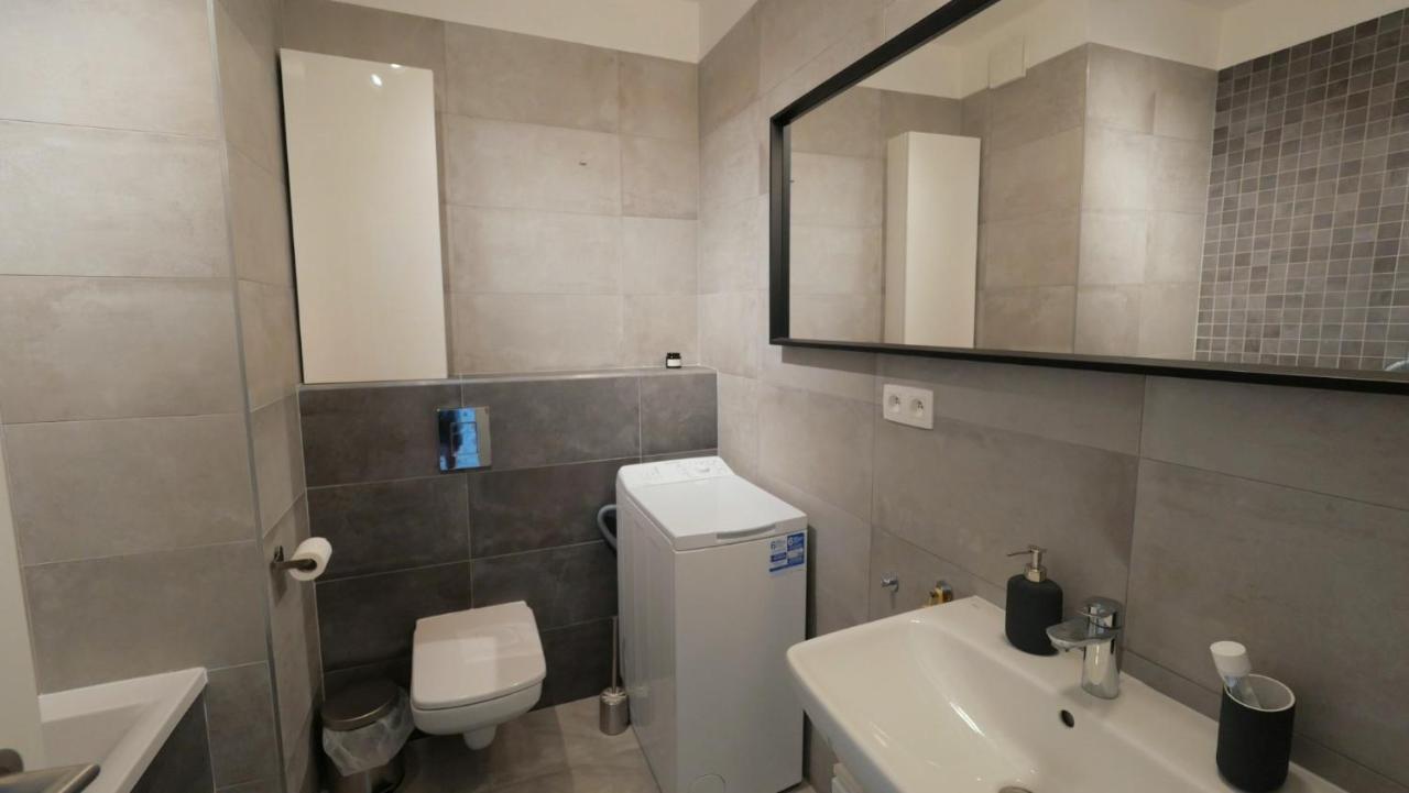 Air-Conditioned, 2 Room Apartment With Terrace Bratislava Exterior photo