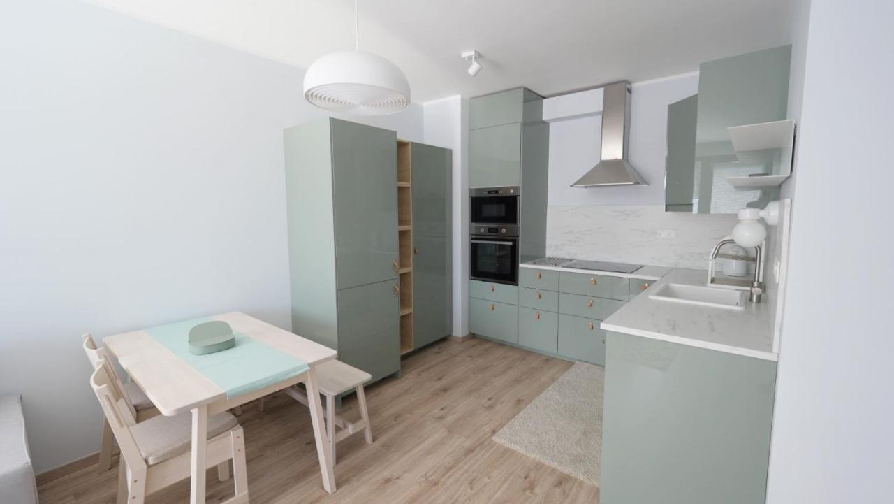 Air-Conditioned, 2 Room Apartment With Terrace Bratislava Exterior photo