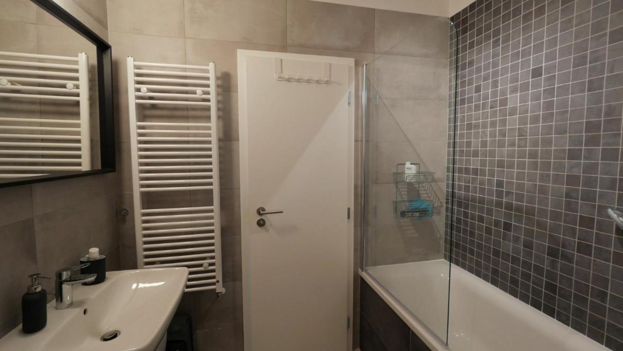 Air-Conditioned, 2 Room Apartment With Terrace Bratislava Exterior photo